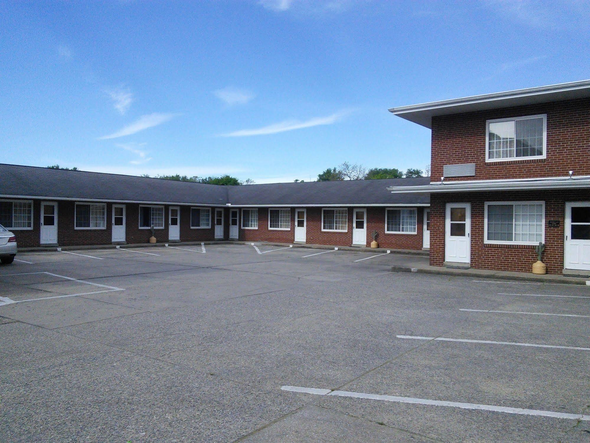 The Baxa Inn Buckhannon Exterior photo